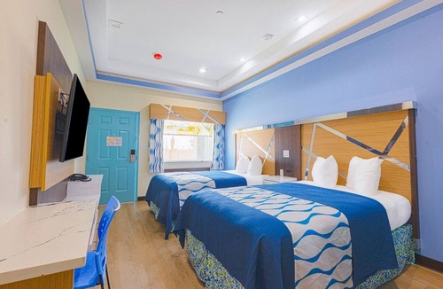 George Bush Park/Eldridge Hotel | 2 Convenient Rooms with Kitchenette Near Bush School – Just 2.55 Miles Away