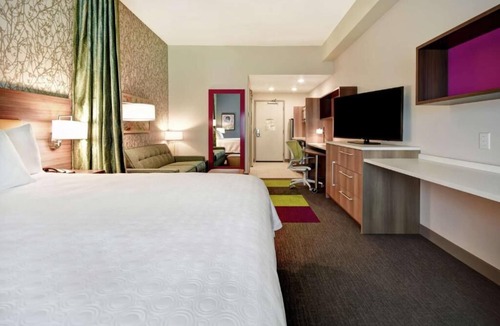 Jekyll Island Hotel | 2 Convenient Units w/FREE Breakfast, Pets Allowed. Close to Glory Beach!