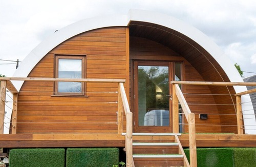 Saffron Walden Cabin | 2 Cosy Cabin at 15th C Pub