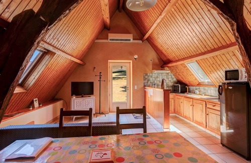 Gourdon House | 2* Cottage with shared pool and rustic charm in nature