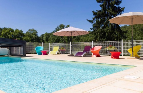 Gourdon House | 2* Cottage with shared pool and rustic charm in nature