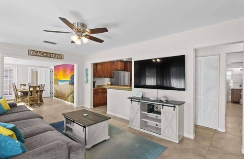Alta Vista House | 2 Cottages Rented Together, Amazing Heated Pool, Near Beaches