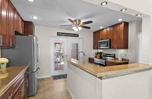 Alta Vista House | 2 Cottages Rented Together, Amazing Heated Pool, Near Beaches