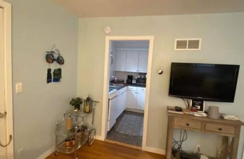 Saugatuck House | #2 Cozy 1-bdrm suite downtown with parking
