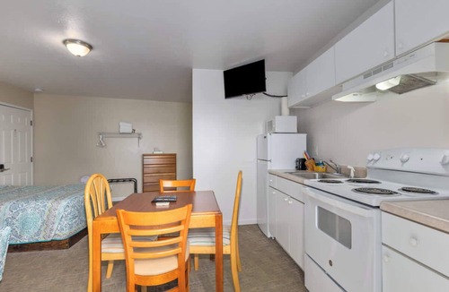 Lake City Apartment | 2 Cozy Combined Family Studios
