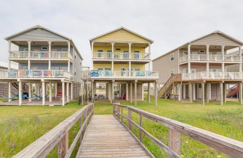 Freeport House | 2 Decks, Patio & Views: Beachfront Texas Retreat