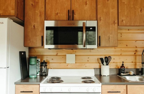 Lakeside Apartment | 2 Deluxe Queen Bedrooms, 1 Bath with Full Kitchen and Washer/Dryer just 5 minutes from Flathead Lake and Lakeside, MT