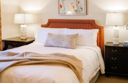 Uptown Hotel | 2 Deluxe Suite | Hotel Granduca | Suite Near Uptown Park Shops & Dining