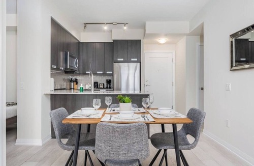 Hurontario Apartment | 2+Den, 2 Bath, Parking, High Floor with View