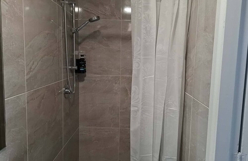 Auckland Apartment | 2 Double 5 Single 2 Sofa Beds Suite 1