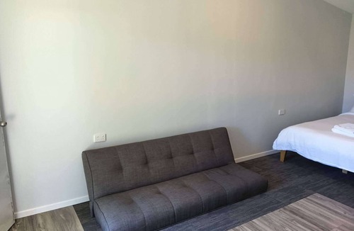 Kawaha Point Ski Chalet | 2 double and 1 sofa beds chalet 7C