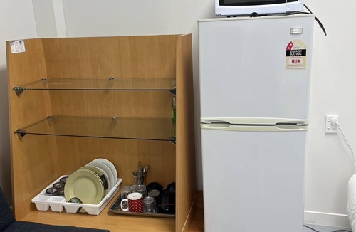 Auckland Apartment | 2 Double and 2 Single in 1 Room