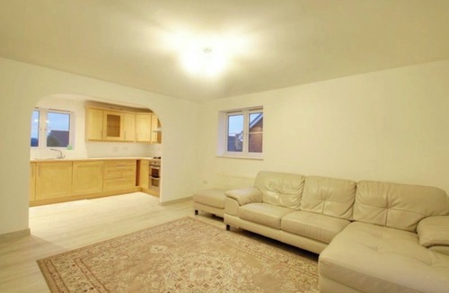 Hatfield Apartment | 2 Double Bed Flat, En-suite, Top Floor, With Private Parking