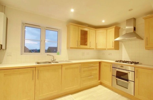 Hatfield Apartment | 2 Double Bed Flat, En-suite, Top Floor, With Private Parking