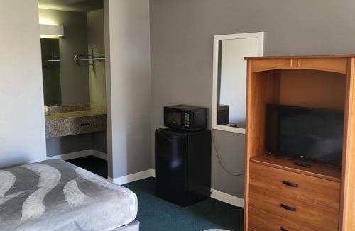 Livingston Apartment | 2 Double Bed Private Room 130