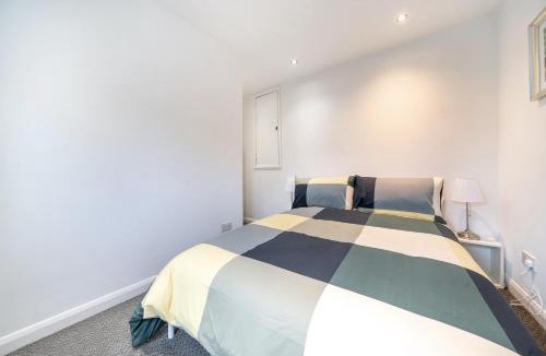 Fleet Apartment | 2 Double Bedrooms