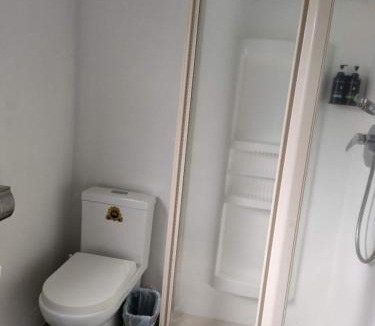 Epsom Ski Chalet | 2 double beds including 1 double sofa bed Garden Chalet, 7A