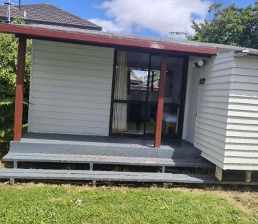 Epsom Ski Chalet | 2 double beds including 1 double sofa bed Garden Chalet, 7A