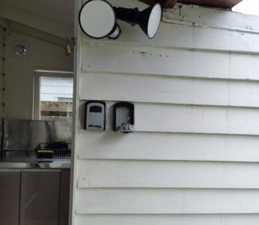 Epsom Ski Chalet | 2 double beds including 1 double sofa bed Garden Chalet, 7A