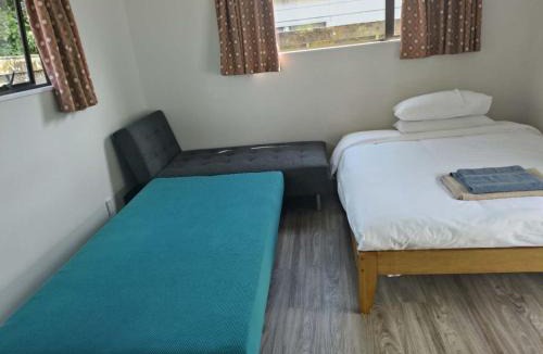 Epsom Ski Chalet | 2 double beds including 1 double sofa bed Garden Chalet, 7A