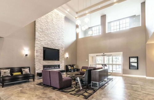 Arlington Hotel | 2 Double Beds, La Quinta Inn, Free Breakfast & Pool Relaxation Near Six Flags