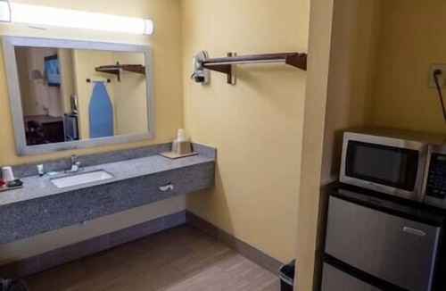 Hawkinsville Hotel | 2 Double Beds Smoking