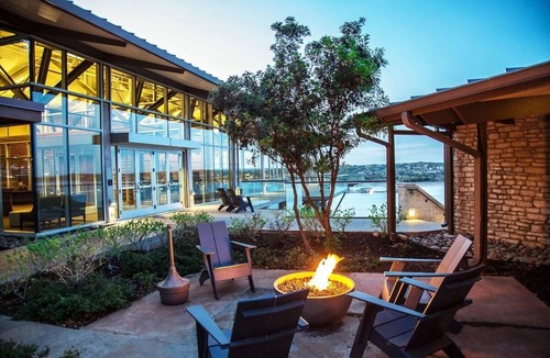 Lakeway Hotel | 2 Double Queen Units with Lakeview, Outdoor Pool, Free Parking!