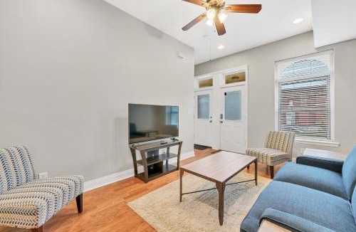 St. Louis House | 2 Entire bldgs - Great for large groups