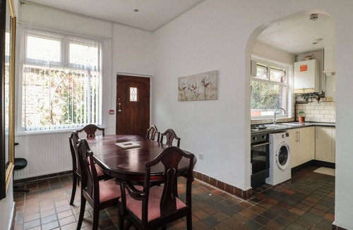 Oadby House | 2 EVINGTON ROAD, pet friendly in Leicester