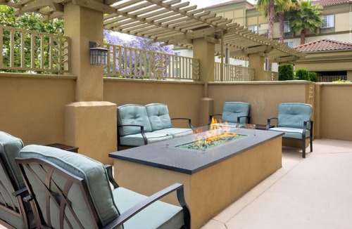 Snail Hotel | 2 Executive Suites | 1 Bed Each | Sunnyvale Central Location