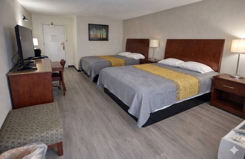 Greenville Hotel | 2 Family-Friendly Accommodations near Greenville Square | Free On-site Parking