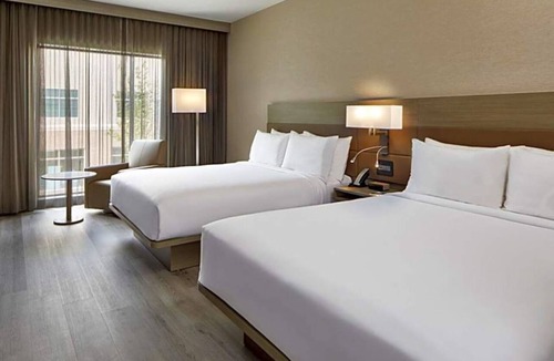 Durham Hotel | 2 Family-Friendly Durham Rooms Near Duke University, DPAC, and Brightleaf Square