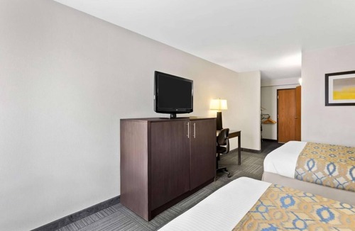Naperville Hotel | 2 Family-Friendly Units Near Naperville Riverwalk- Free Parking and Breakfast!