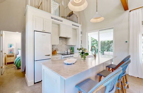 Brenham Cottage | 2 Farmhouse chic cottages between Brenham and Lake Somerville- open layout, W/D