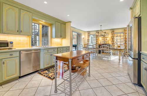 Stratton Mountain House | 2 Flowing Springs Close to Base Lodge