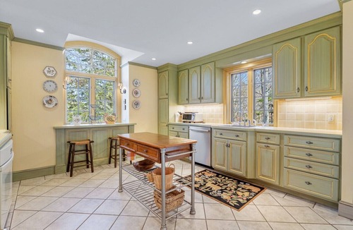 Stratton Mountain House | 2 Flowing Springs Close to Base Lodge