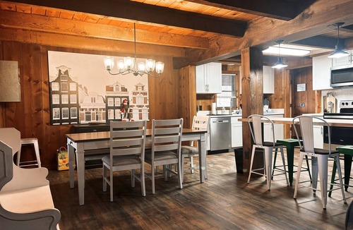 Cleveland Cabin | 2 for the price of 1! 2 Firepits, 2 Arcades!