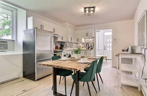 Quartier 5-4 Apartment | 2 Full 2BR Apts | Hot Tub + 4 Parking | 8m Old QC