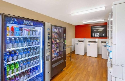 South Natomas Apartment | 2 Full Beds | Mobil Access Tub Nsmk Kitchen