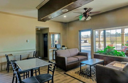 Nacogdoches Apartment | 2 Full Beds | Mobil Access Tub Nsmk Micfridg