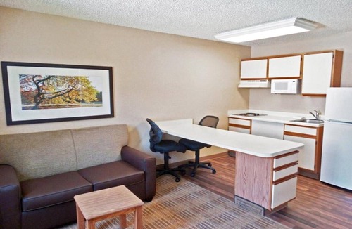 Malvern Apartment | 2 Full Beds | Non-Smoking, Kitchen