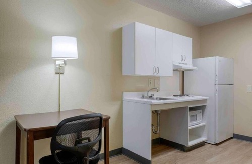 Malvern Apartment | 2 Full Beds | Non-Smoking, Kitchen