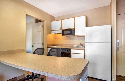 Malvern Apartment | 2 Full Beds | Non-Smoking, Kitchen