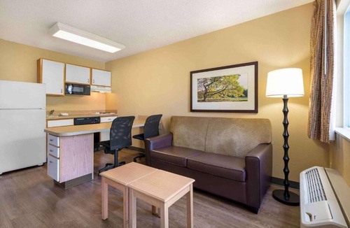 Malvern Apartment | 2 Full Beds | Non-Smoking, Kitchen