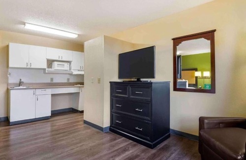 Rochester Apartment | 2 Full Beds | Non-Smoking, Kitchen
