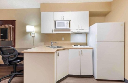 Raisin Apartment | 2 Full Beds | Non-Smoking, Kitchen