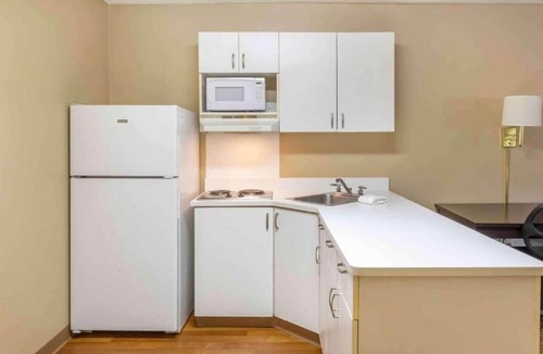 Raisin Apartment | 2 Full Beds | Non-Smoking, Kitchen