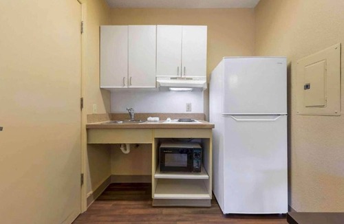 Raisin Apartment | 2 Full Beds | Non-Smoking, Kitchen
