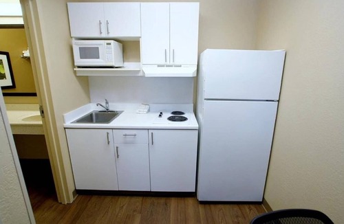 Raisin Apartment | 2 Full Beds | Non-Smoking, Kitchen