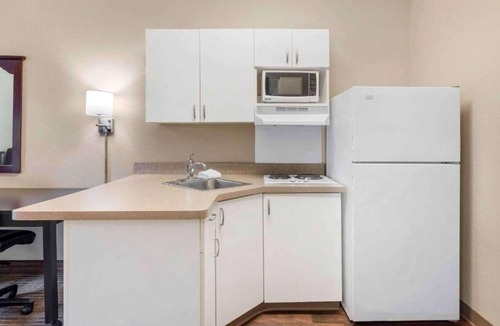 Lisle Apartment | 2 Full Beds | Non-Smoking, Kitchen